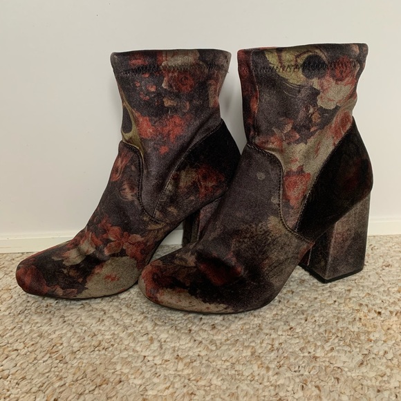 Floral print velour A New Day high heel booties. - Picture 2 of 8